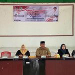 PEMBEKALAN DAN PENYERAHAN BANTUAN SARANA USAHA TATA RIAS OLEH DISNAKERTRANS
